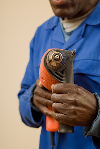 带有电动工具的建筑工人男性修理工安全钻头橙子建造工人工作服劳动电气图片