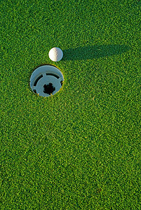 4号洞旁边的高尔夫球图片