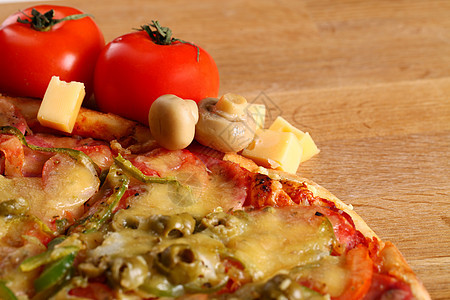 木纸面上新鲜意大利披萨的图片育肥小吃餐厅用餐食物面团美食垃圾木头营养图片