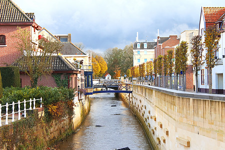 荷兰Valkenburg市运河图片