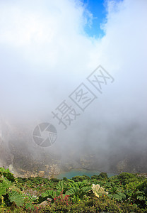含酸湖的火山伊拉素图片