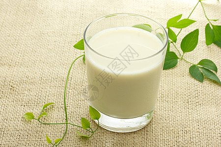 牛奶杯产品食物营养杯子早餐牛奶绿色白色茶点奶油图片