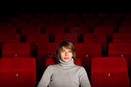 电影院里的男人观众女性夜生活享受喜剧眼镜电影投影乐趣娱乐图片