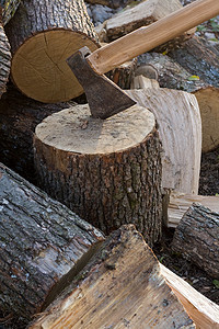 砍木失败木材日志木头树桩工具擦洗嵌入划痕黄色图片