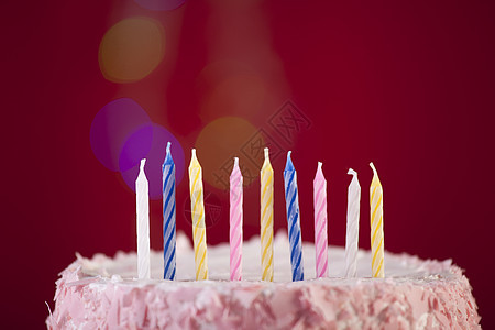 生日快乐蛋糕庆典小雨条纹橙子食物蜡烛黄色火焰红色派对图片