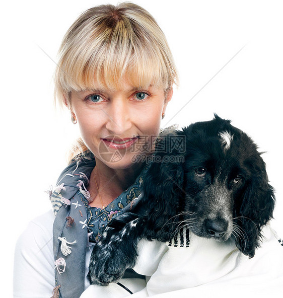 可卡犬和年轻女子宠物犬类友谊金发朋友微笑女性英语猎犬女孩图片