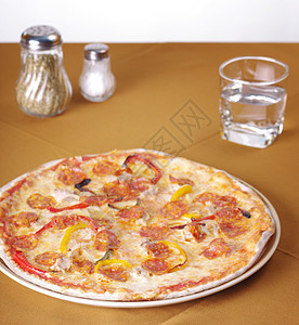 桌上披萨 意大利食品概念盘子食物餐厅午餐桌子图片