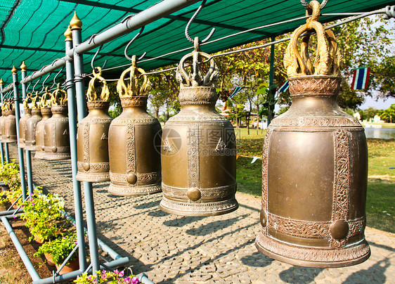 在泰国佛教寺庙的老钟声青铜雕像旅行文化历史宗教旅游神社雕刻金属图片