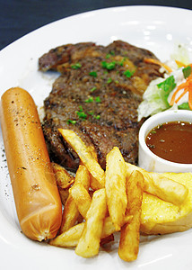 带黑胡椒的羊肉牛排蔬菜早餐盘子羊肉餐厅牛扒美食胡椒午餐食物图片