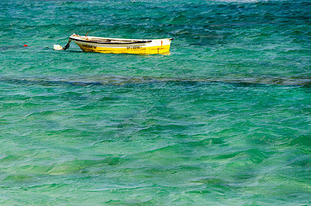 绿海和绿石水船图片