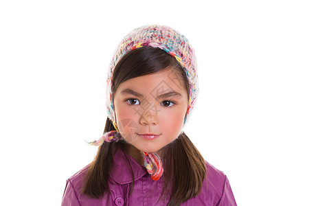 亚洲女童亚洲女婴冬季肖像 紫外套和羊毛帽学生手势相机女孩羊毛衣服紫色微笑女性工作室图片