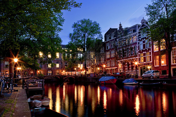 夜间阿姆斯特丹频道水景日落街道建筑景观地标城市首都反射建筑学图片