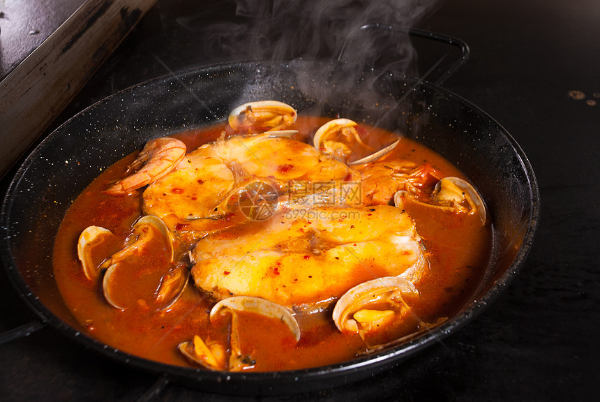 烹饪hake平底锅沙锅餐厅美食砂锅蛤蜊海鲜水平食谱贝类图片