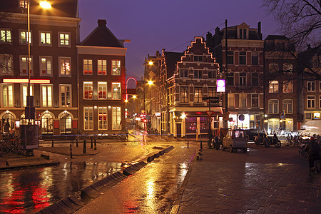 夜间从荷兰阿姆斯特丹到荷兰的城市风景运输建筑学街道历史特丹下雨建筑房子建筑物图片