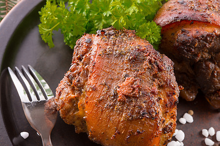 泡菜火腿泥猪肉乡村桌子油炸叶子木头午餐土豆皮肤酸菜图片