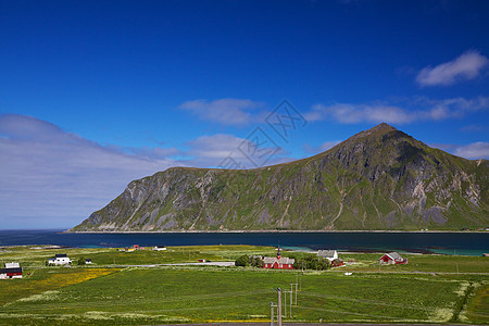 Flakstad 平板村庄旅行晴天房屋教会风景全景海岸线天空爬坡图片