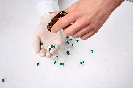 手和药丸制药棕色玻璃药店橙子疼痛团体化学品药理药品图片