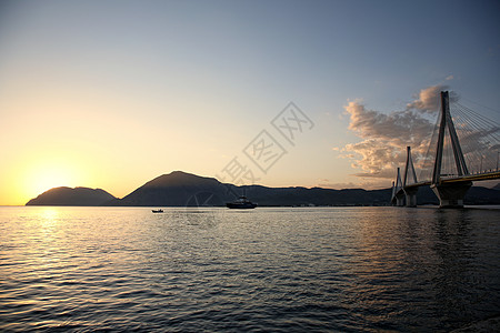 穿越科林斯湾海峡建筑建筑学海岸天空海湾海峡抗震电缆蓝色反离子图片