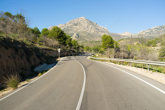 山区公路沥青缠绕运输风景车道日光通道水平图片