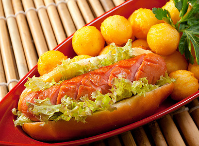 热狗托盘盘子宏观盒子美食烹饪旅行餐厅猪肉辣椒图片