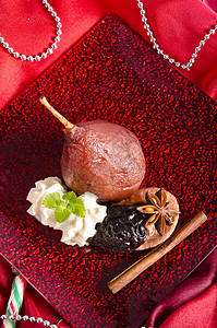 配香料的红葡萄酒中的梨肝食物香气庆典冰淇淋葡萄园藤蔓八角美食甜点感恩图片