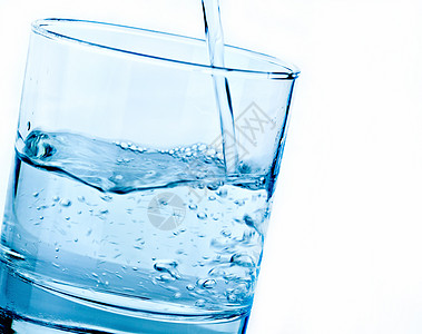 以沸水的玻璃杯盟誓口渴液体气泡水晶飞溅茶点矿物波纹饮料生态图片