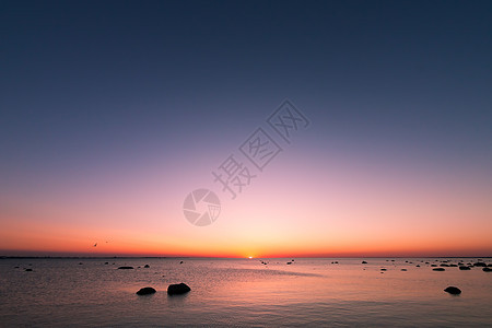海面日落的好景色海景海洋海浪热带反射横梁阳光天空天堂射线图片
