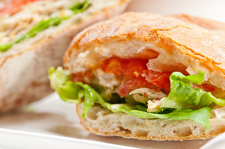 美食包子配鸡肉和番茄的意大利三明治野餐叶子美食沙拉工作室午餐烹饪食物饮食早餐背景
