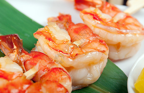 日本白的皇家大虾烹饪海鲜推介会烧烤美食竹子白色盘子食物餐厅图片