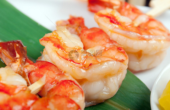 日本白的皇家大虾烹饪海鲜推介会烧烤美食竹子白色盘子食物餐厅图片