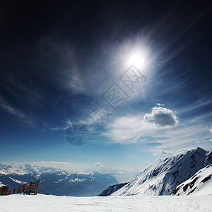 山上有高山顶峰旅游远足旅行全景太阳爬坡活动季节滑雪图片