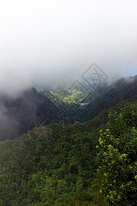 对葡萄牙马德拉岛北岸的观察 显示在旅行通道场景日落天气美丽远足薄雾土地人行道图片