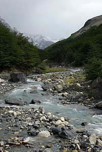 智利的种子岩石峡谷溪流荒野风景图片