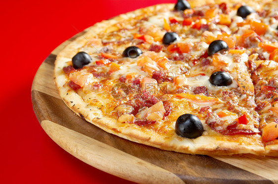 披萨辣椒圆形蔬菜胡椒食物圆圈脆皮育肥小吃午餐餐厅图片