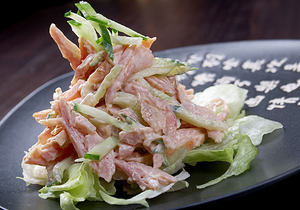 日本沙拉加鸡肉和蔬菜美食洋葱筷子黄瓜食物小吃用餐香菜盘子午餐图片