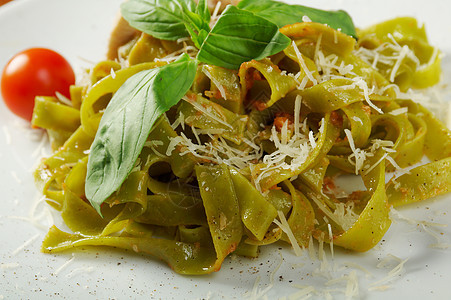 意大利面条盘子食物营养午餐松树绿色美食叶子烹饪香蒜图片