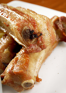 烧烤猪排肋骨猪肉食物空闲盘子薯条烧伤迷迭香炙烤美食图片
