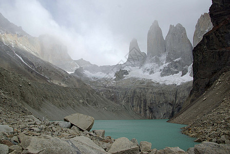 智利湖湖薄雾冰川岩石登山风景荒野多云池塘图片