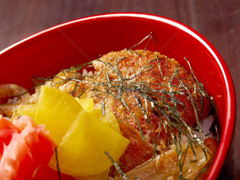 泰里亚基鸡米洋葱红烧美食午餐食物油炸蔬菜红色炙烤盘子图片