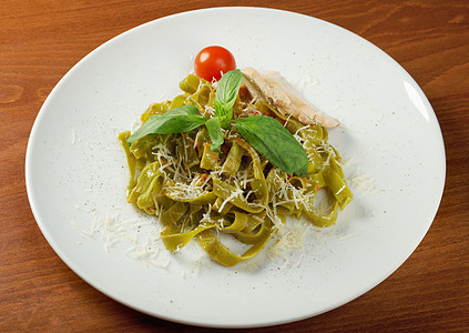 意大利面条叶子坚果健康午餐营养香蒜绿色美食松树盘子图片