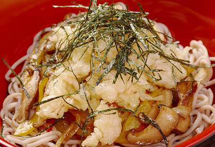 带蘑菇的面条食物白色炒面油炸美味韭菜豆芽盘子玉米美食图片