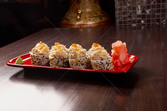 日本的寿司传统日本菜餐厅文化烹饪鱼子食物海鲜蔬菜饮食熟食盘子图片