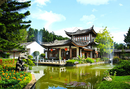 中国佛教寺庙 位于大学 Chiangrai历史宗教旅游场景艺术建筑天空蓝色城市建筑学图片