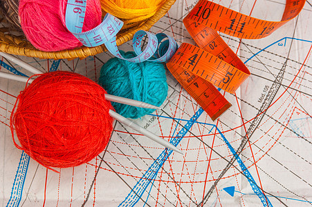 带有线条用于编织的球球羊毛产品盒子纺织品工艺手工爱好钩针毛毡绳索背景图片