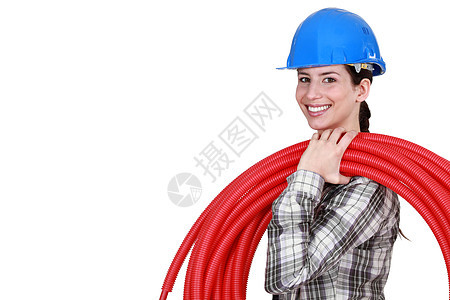 女性水管工携带软管背景图片