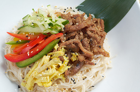 牛肉乌冬面藻类白色洋葱筷子面粉盘子烹饪肌腱美食面条图片