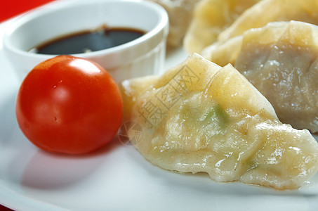 Gyoza 调用迪姆兼调用电话饺子竹子猪肉宏观油炸点心食物美食餐厅午餐图片