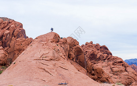 火谷公园全景红色戏剧性岩石衬套植物国家沙漠风景图片