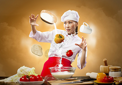 亚洲女性用魔法烹饪蔬菜手指成人围裙女士胡椒帽子杯子牛奶饮食图片