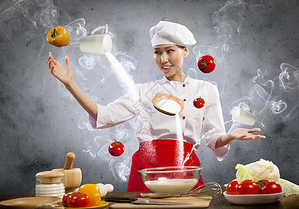 亚洲女性用魔法烹饪蔬菜空气成人魅力围裙胡椒帽子饮食沙拉女孩图片